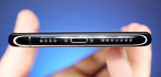 В 2021 г. iPhone будет выпускаться без порта для зарядки?